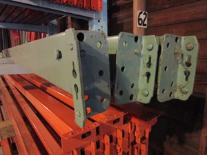 lot 179 image: TEARDROP PALLET RACKING CROSS BEAMS - LOOSE
