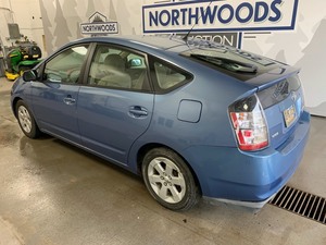 lot 2 image: 2005 Toyota Prius -No Reserve-