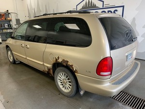 lot 4 image: 2000 Chrysler Town& Country -No Reserve-