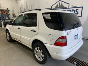lot 5 image: 2000 Mercedes-Benz ML430 -No Reserve-