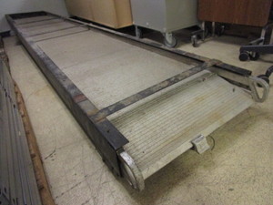 lot 207 image: RETRACTABLE TRUCK RAMP