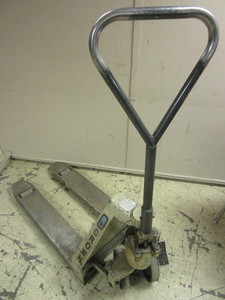 lot 225 image: CROWN PALLET JACK