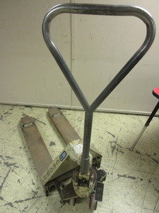 lot 226 image: CROWN PALLET JACK