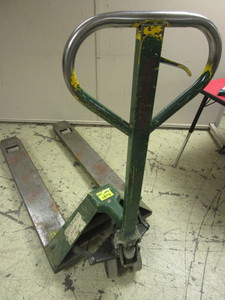 lot 227 image: PALLET JACK