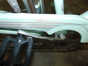 lot 21 image: Schwinn Bike with Basket
