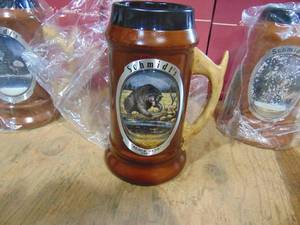 lot 32 image: Schmidts Collectible Mugs
