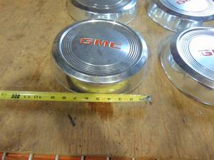 lot 73 image: GMC Center Caps