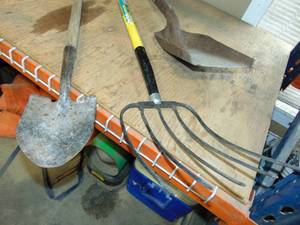 lot 122 image: (2) Shovels and (1) Pitch Fork
