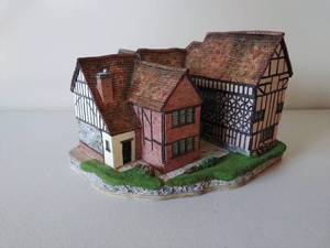 lot 39 image: Three JP Creations Collectibles
