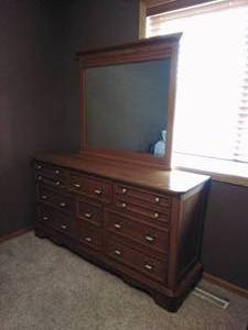 lot 9 image: Pennsylvania House Lowboy Dresser with Mirror