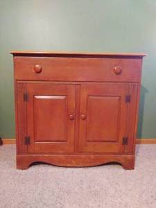lot 13 image: Vintage Wooden Hutch