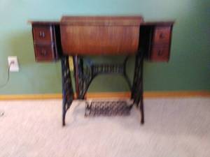 lot 16 image: Antique Singer Sewing Table
