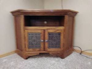 lot 21 image: Wooden Corner Cabinet