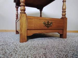 lot 24 image: Pennsylvania House Side Table