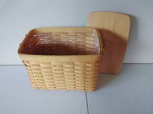 lot 72 image: Longaberger Lidded Basket