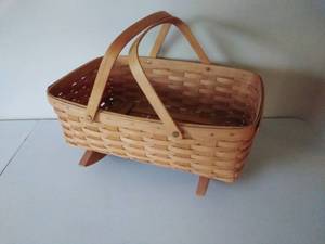 lot 80 image: Longaberger Cradle-Style Basket