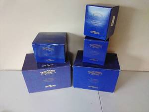 lot 90 image: Five David Winter Collectibles