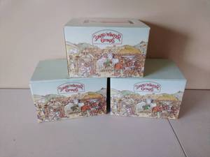 lot 95 image: Three David Winter Collectibles