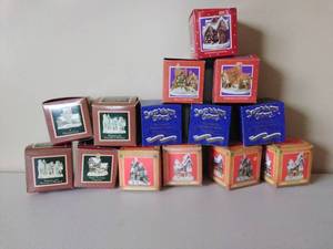 lot 98 image: Fourteen David Winter Christmas Ornaments