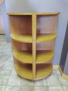 lot 112 image: Small Wooden Shelf