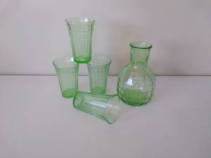 lot 120 image: Vintage Uranium Glass Carafe with Four Glasses