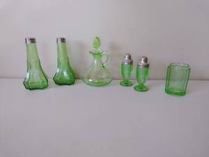 lot 121 image: Miscellaneous Vintage Uranium Glass Pieces