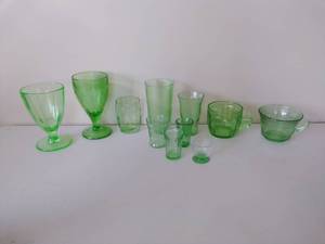 lot 127 image: Eleven Miscellaneous Vintage Uranium Glass Glasses