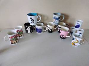 lot 132 image: Cat Mugs & Glasses