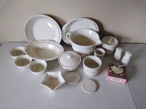 lot 135 image: Miscellaneous Longaberger Red Woven Traditions Dishes