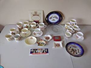 lot 151 image: Royal Family Collectibles