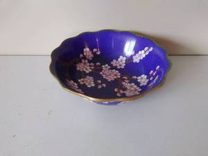 lot 152 image: Cloisonn-Style Serving Bowl