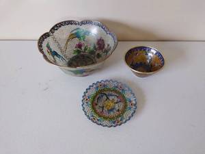 lot 153 image: Three Cloisonn-Style Pieces