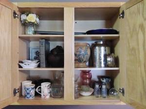 lot 165 image: Contents of Kitchen Cabinet
