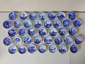 lot 173 image: Thirty-Seven 3.25 Royal Copenhagen Plates