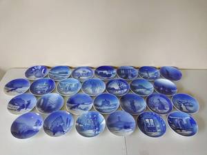 lot 174 image: Twenty-Seven 7 Royal Copenhagen Plates (Pre-1960)