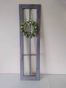 lot 190 image: Wooden Window Frame Dcor