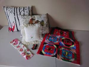 lot 192 image: Collection of Linens & Fabric Items