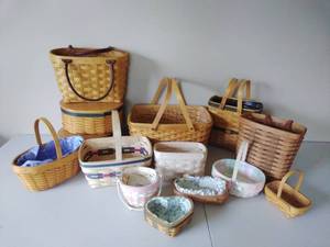 lot 305 image: Large Lot of Longaberger Baskets