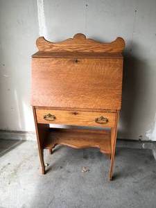 lot 208 image: Secretary