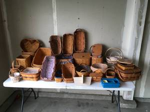 lot 214 image: Lot of Longaberger Baskets