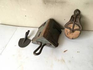 lot 225 image: Primitive Decor