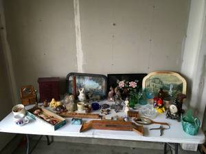 lot 228 image: Vintage Decor and Collectables