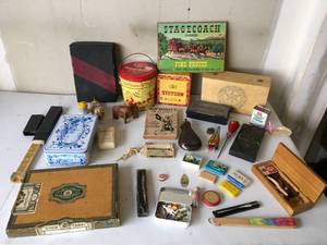 lot 231 image: Lot of Vintage and Antique Items