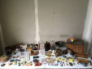 lot 234 image: Lot of Vintage and Antique Items