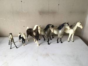 lot 238 image: Lot of Vintage Breyer Horses