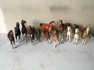 lot 239 image: Lot of Vintage Collectible Horses