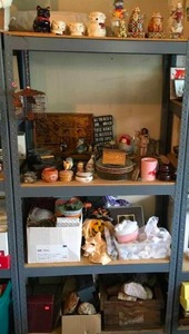 lot 255 image: Lot of Misc. Decor and Holiday Items q