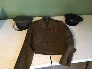 lot 275 image: Three Military Related Items