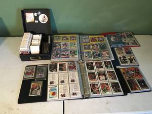 lot 276 image: Lot of Mainly Early 90s Baseball and Basketball Cards