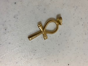 lot 500 image: 14K Gold Ankh Pendant